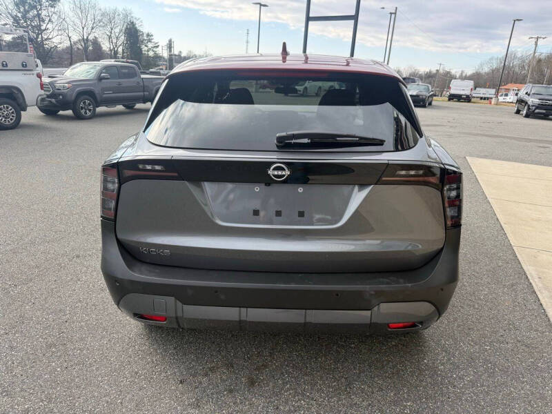 2025 Nissan Kicks SV
