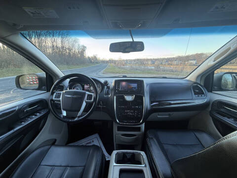 2013 Chrysler Town and Country Touring