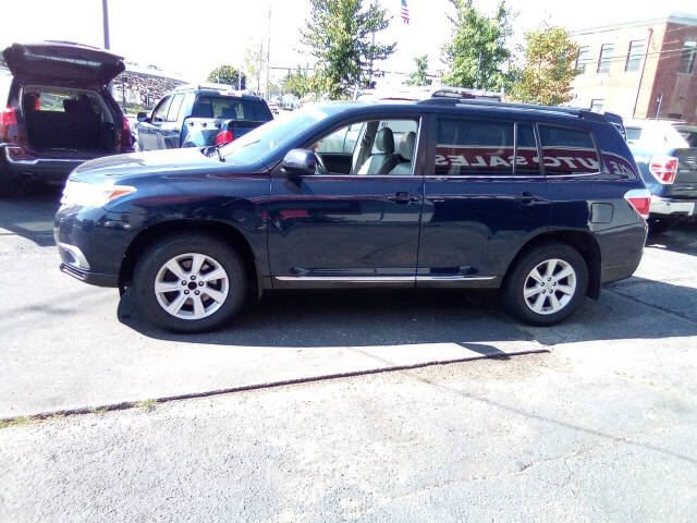 2013 Toyota Highlander for sale at Pinnacle Auto Sales in New Bedford, MA