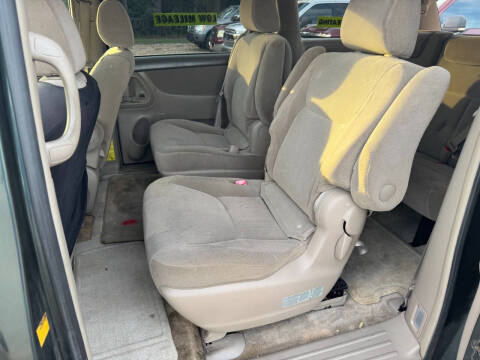 2005 Toyota Sienna LE 8 Passenger