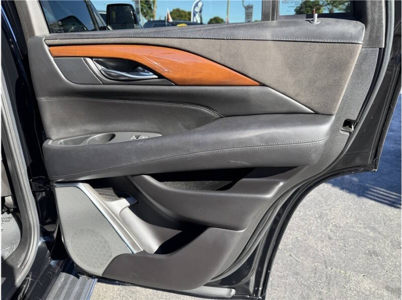 2017 Cadillac Escalade Luxury