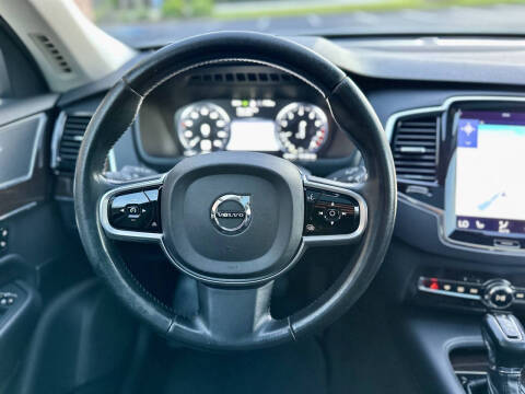 2016 Volvo XC90 T6 Momentum