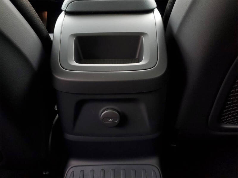 2025 Volvo XC60 T8 Core Dark Theme