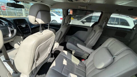 2011 Chrysler Town and Country Touring-L