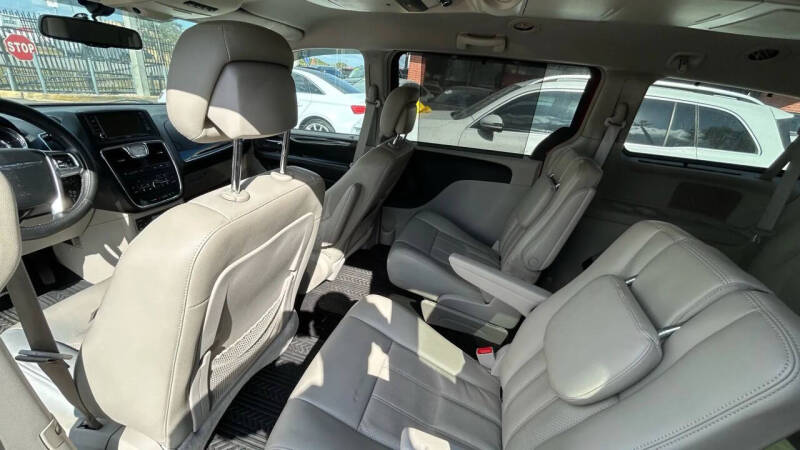 2011 Chrysler Town and Country Touring-L