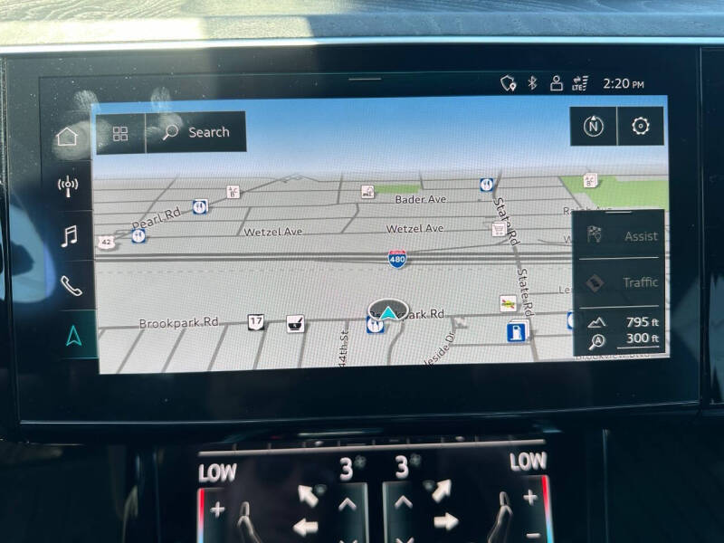 2022 Audi e-tron quattro Premium Plus