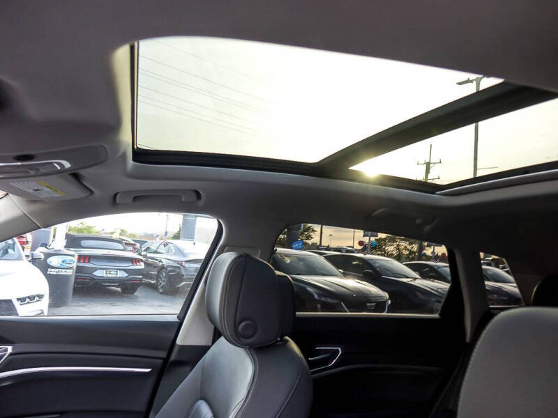 2019 Audi e-tron quattro Premium Plus