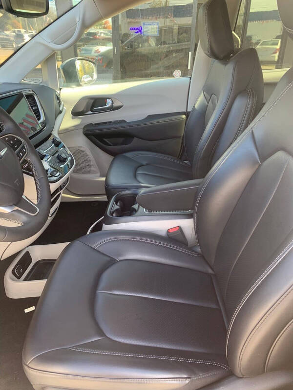 2023 Chrysler Pacifica Touring L