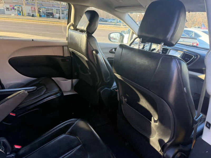 2020 Chrysler Voyager LXi