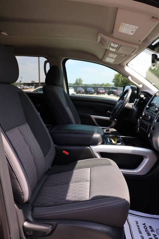 2024 Nissan Titan SV