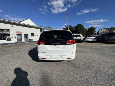 2022 Chrysler Voyager LX