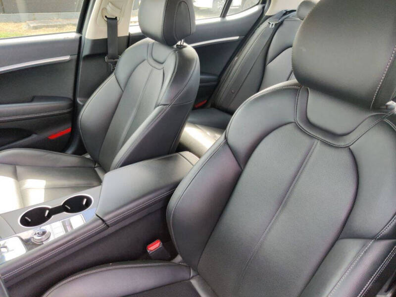 2024 GENESIS G70 Standard - Photo 11