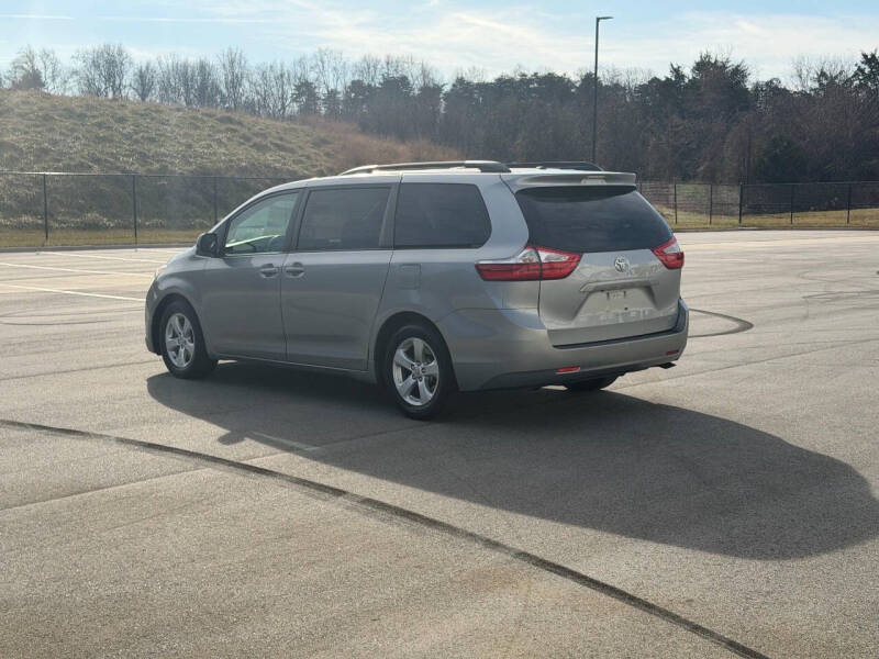2016 Toyota Sienna LE 8-Passenger