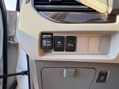 2018 Toyota Sienna XLE 7-Passenger Auto Access Seat