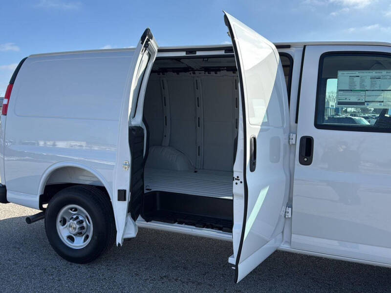2025 Chevrolet Express 2500