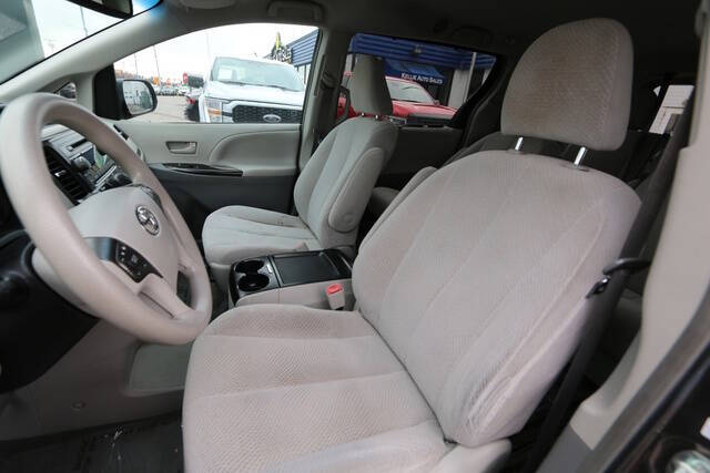 2011 Toyota Sienna LE 8-Passenger
