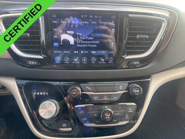 2017 Chrysler Pacifica Touring-L