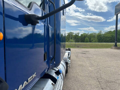 2011 Mack Pinnacle