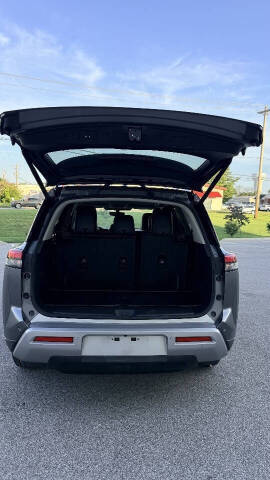 2024 Nissan Pathfinder SL