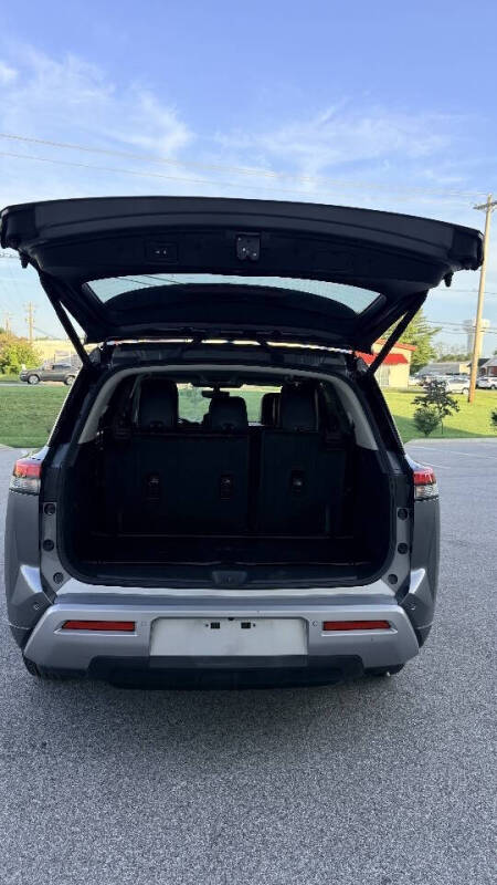2024 Nissan Pathfinder SL