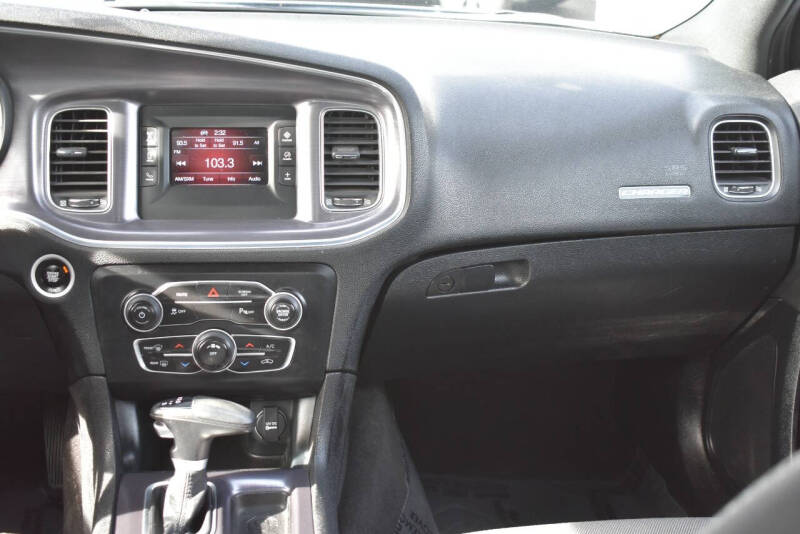 2017 Dodge Charger SE