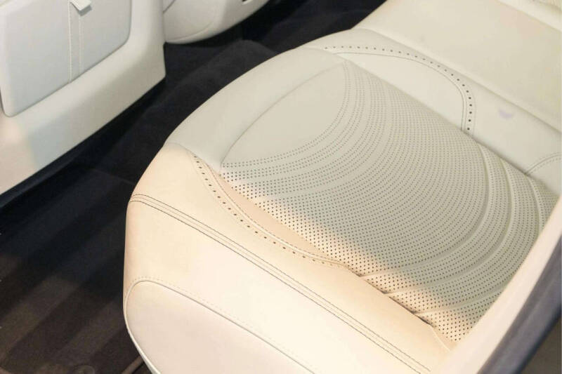 2024 Aston Martin DBX