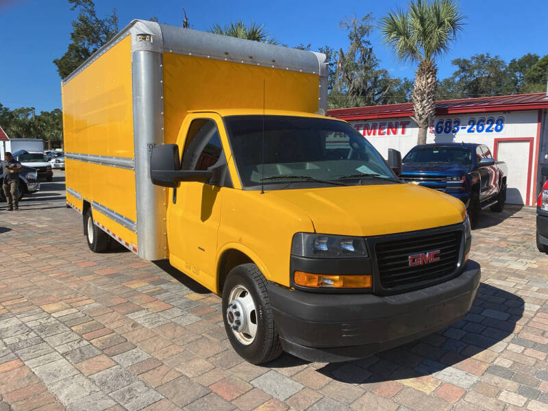 2018 GMC Savana Cutaway Work Van photo 5