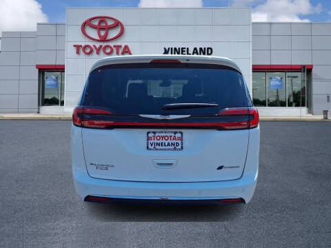 2024 Chrysler Pacifica Plug-In Hybrid Select
