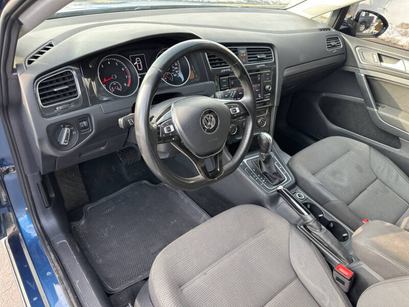 2019 Volkswagen Golf SE