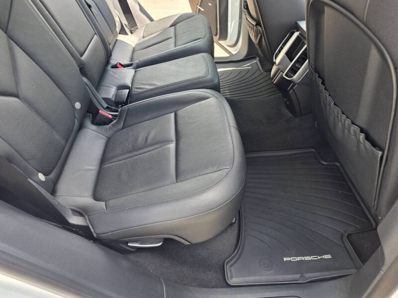 2014 Porsche Cayenne Platinum