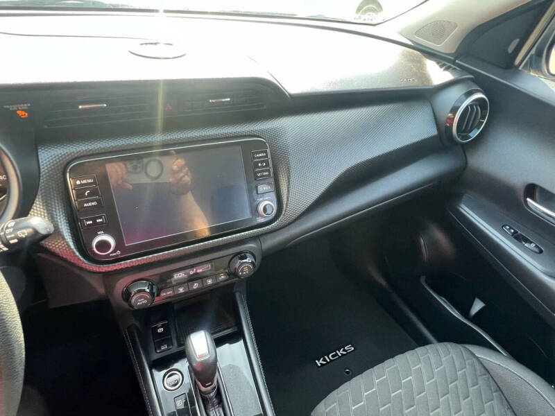 2022 Nissan Kicks SV