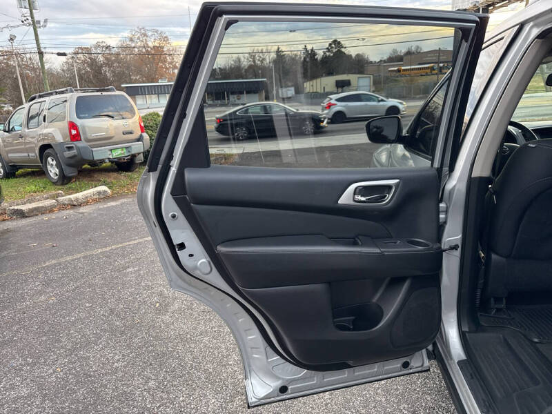 2019 Nissan Pathfinder SV