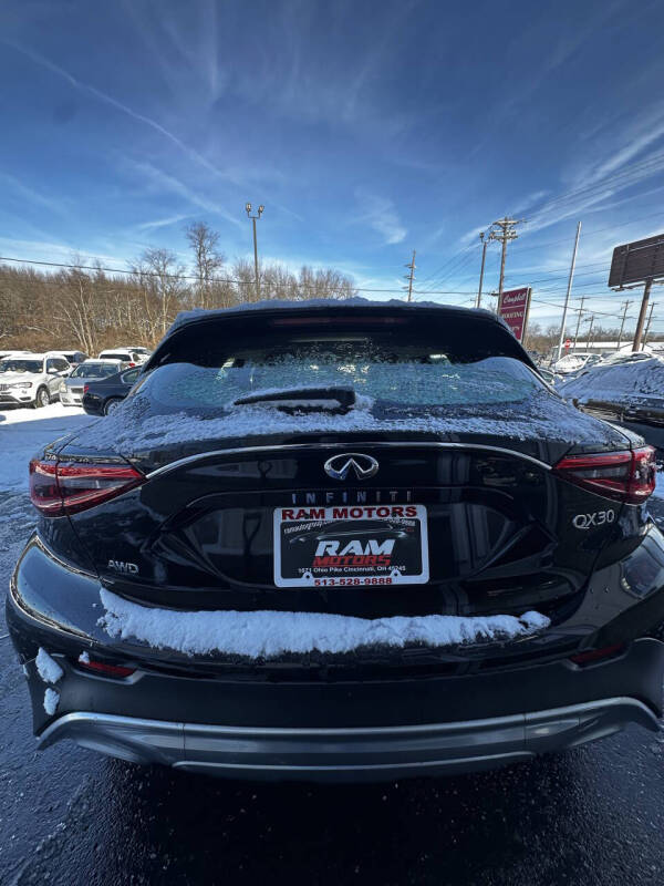 2017 Infiniti QX30 Premium