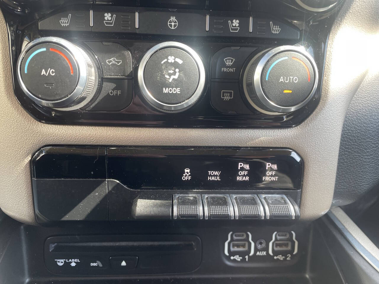 2019 Ram 1500 Laramie photo 17