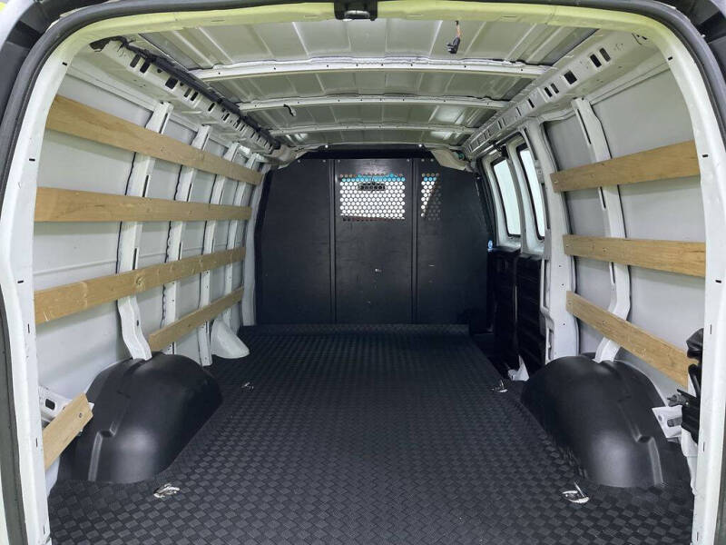 2022 Chevrolet Express 2500