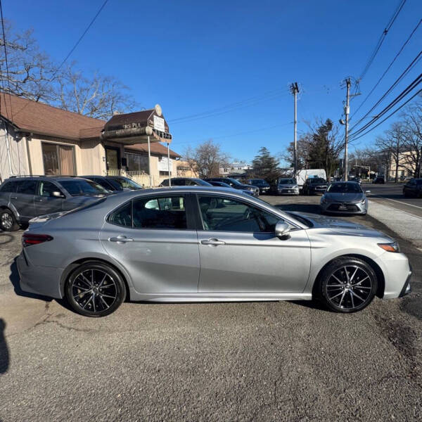 2022 Toyota Camry SE