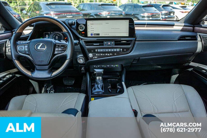 2024 Lexus ES 300h Luxury