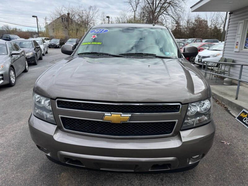 2011 Chevrolet Suburban LT photo 3