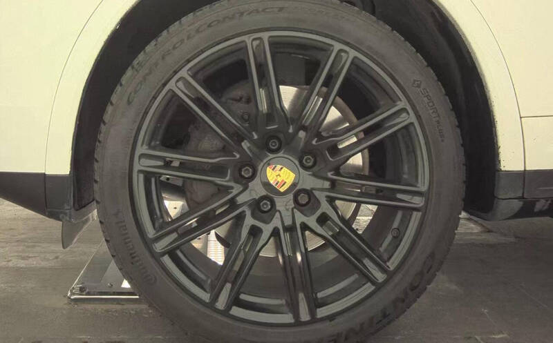 2017 Porsche Cayenne Platinum Edition