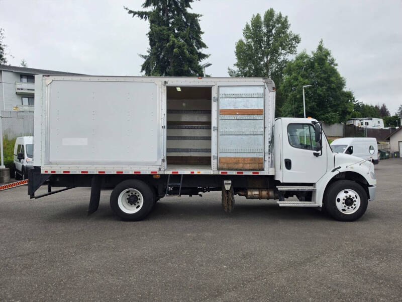 2018 Freightliner M2 106