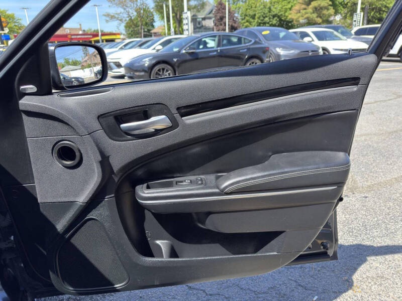 2018 Chrysler 300 S
