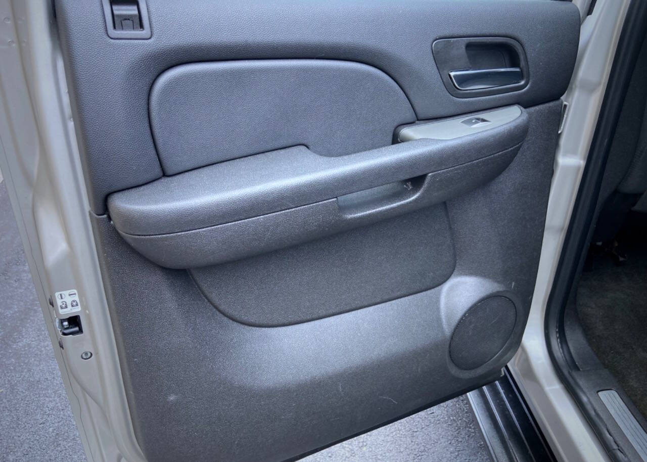 2008 Chevrolet Suburban 22