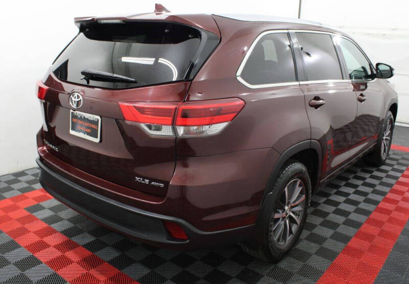 2017 Toyota Highlander SE