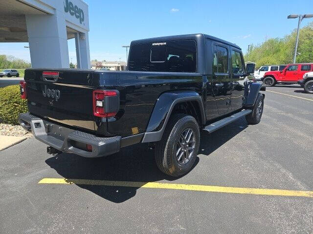 2024 Jeep Gladiator for sale at Metz Auto & Outdoors in Syracuse, IN