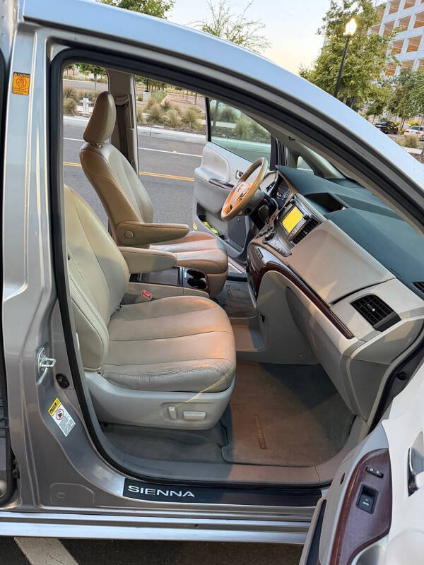2012 Toyota Sienna XLE 8-Passenger