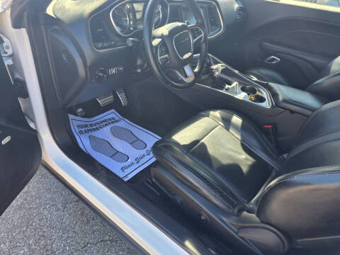 2016 Dodge Challenger SXT Plus