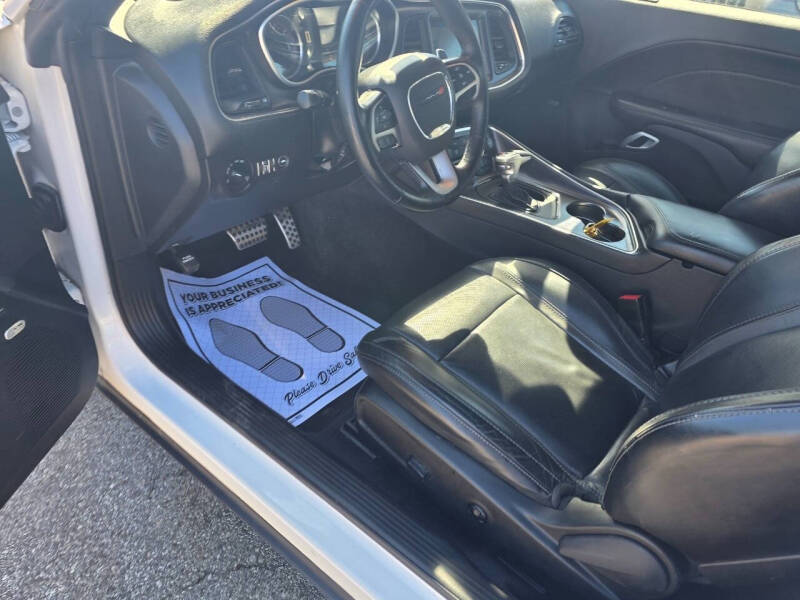 2016 Dodge Challenger SXT Plus