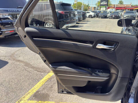 2018 Chrysler 300 S