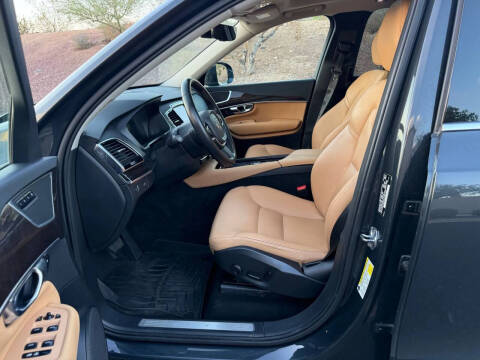 2016 Volvo XC90 T6 Momentum