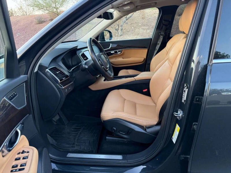 2016 Volvo XC90 T6 Momentum